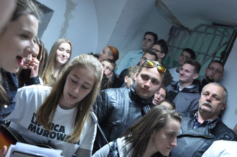 Znaki ŚDM w wiśnickim więzieniu