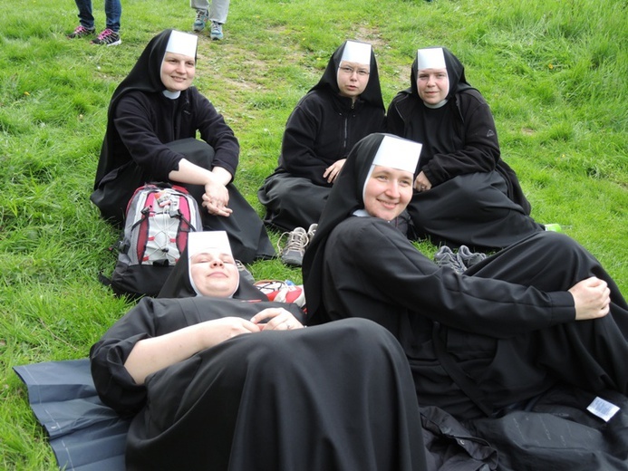 Postój i... tańce na boisku pod Wysoką