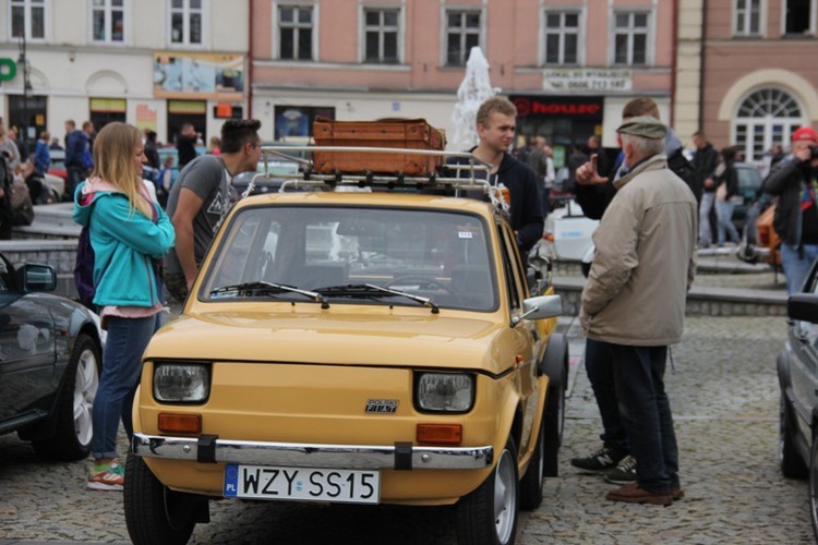 Zlot zabytkowych aut w Skierniewicach