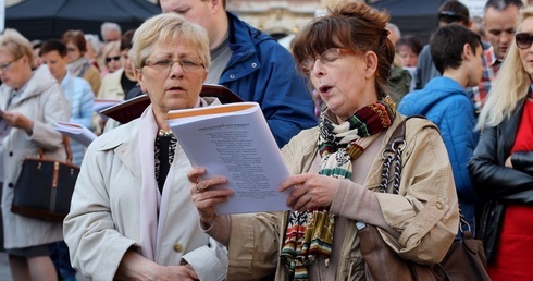 "Trzeci maj" na tysiące głosów