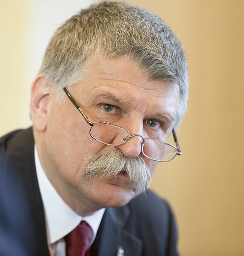 László Kövér, jeden z liderów Fidesz. Pełnił szereg ważnych funkcji państwowych, obecnie kieruje pracami węgierskiego parlamentu.