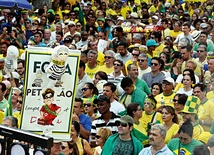 17 kwietnia. Demonstranci w Belo Horizonte domagają się ukarania za korupcję prezydent  Dilmy Rousseff.