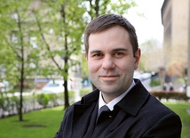 Marek Mutor,  rocznik 1979, absolwent Wydziału Polonistyki Uniwersytetu Wrocławskiego. Dyrektor Narodowego Centrum Kultury w latach 2006–2007 i od 2016 r. W międzyczasie szefował Ośrodkowi Pamięć i Przyszłość  we Wrocławiu.