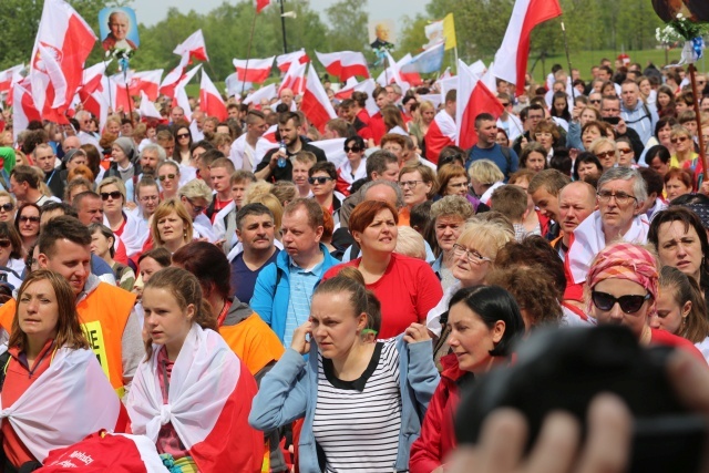 IV pielgrzymka z Hałcnowa dotarła do Łagiewnik - część pierwsza