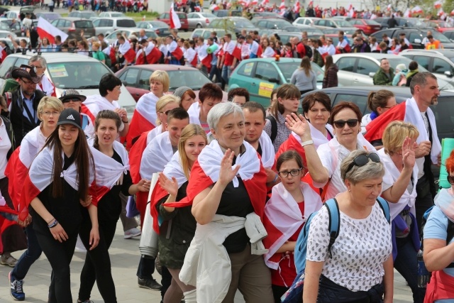 IV pielgrzymka z Hałcnowa dotarła do Łagiewnik - część pierwsza