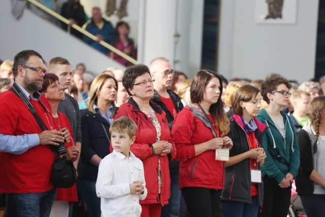 IV pielgrzymka z Hałcnowa dotarła do Łagiewnik - część druga