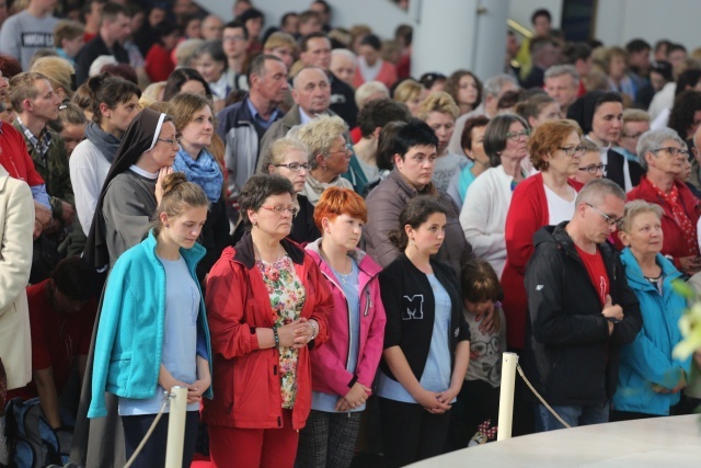 IV pielgrzymka z Hałcnowa dotarła do Łagiewnik - część druga