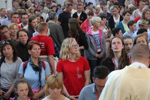 IV pielgrzymka z Hałcnowa dotarła do Łagiewnik - część druga