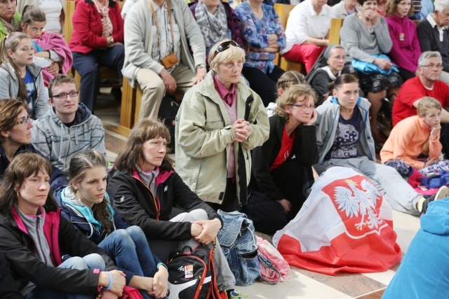 IV pielgrzymka z Hałcnowa dotarła do Łagiewnik - część druga