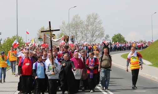 Przemarsz do sanktuarium Bożego Miłosierdzia
