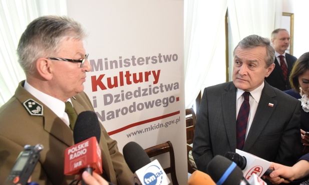 Znaleźli skarby i je oddali. Dostali nagrody