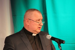 O znaczeniu i roli szat liturgicznych mówił ks. Dariusz Skrok