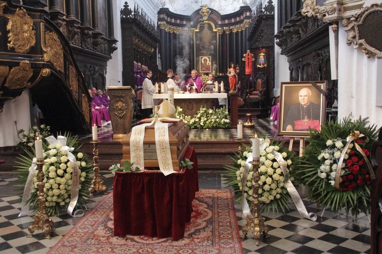 Modlitwa konsekrowanych za śp. abp. Tadeusza