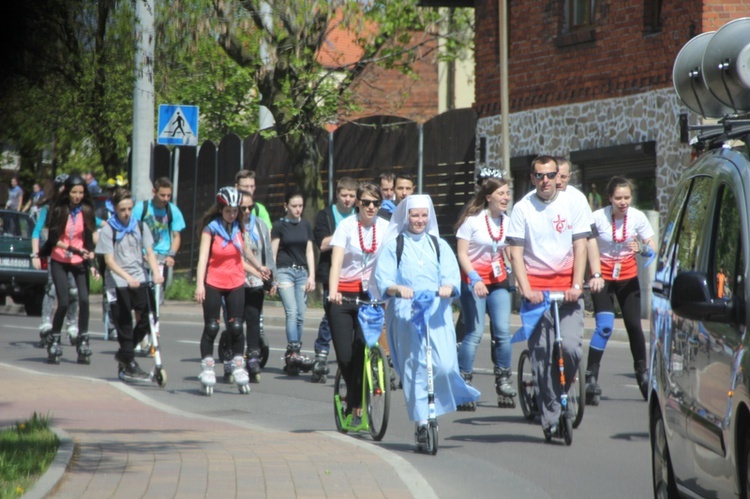 Pielgrzymka na rolkach i hulajnogach do Tychów - cz. I