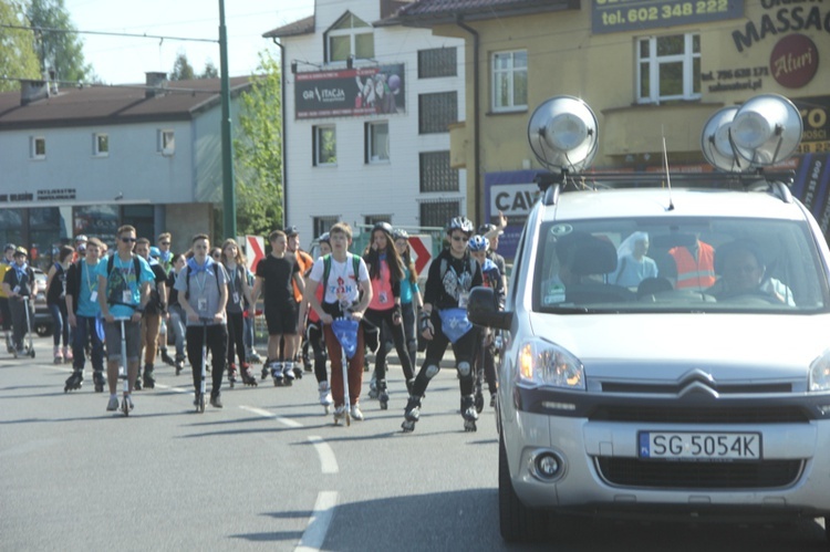 Pielgrzymka na rolkach i hulajnogach do Tychów - cz. I