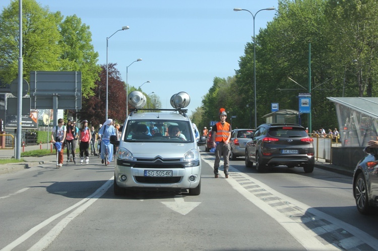 Pielgrzymka na rolkach i hulajnogach do Tychów - cz. I