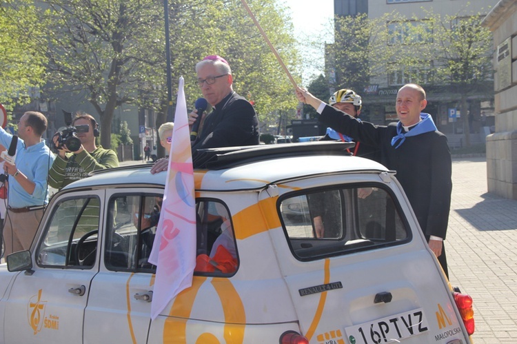 Pielgrzymka na rolkach i hulajnogach do Tychów - cz. I