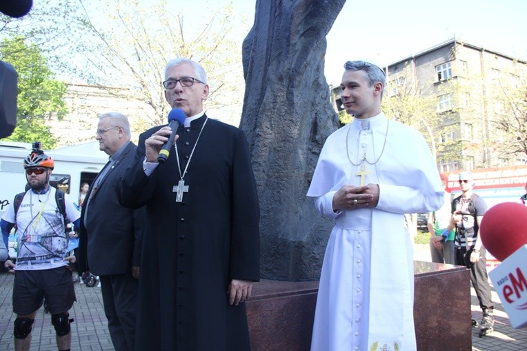 Pielgrzymka na rolkach i hulajnogach do Tychów - cz. I