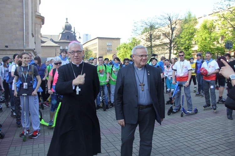 Pielgrzymka na rolkach i hulajnogach do Tychów - cz. I