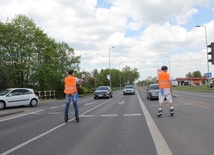 Pielgrzymka na rolkach i hulajnogach do Tychów - cz. II