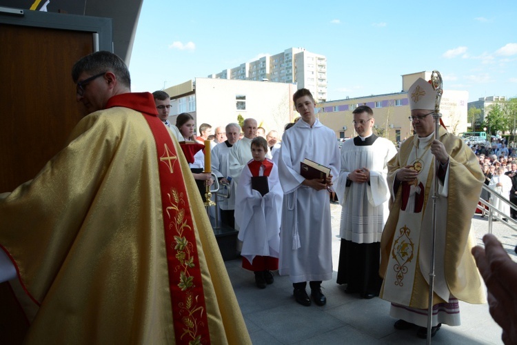 Nowy kościół już Bogu poświęcony