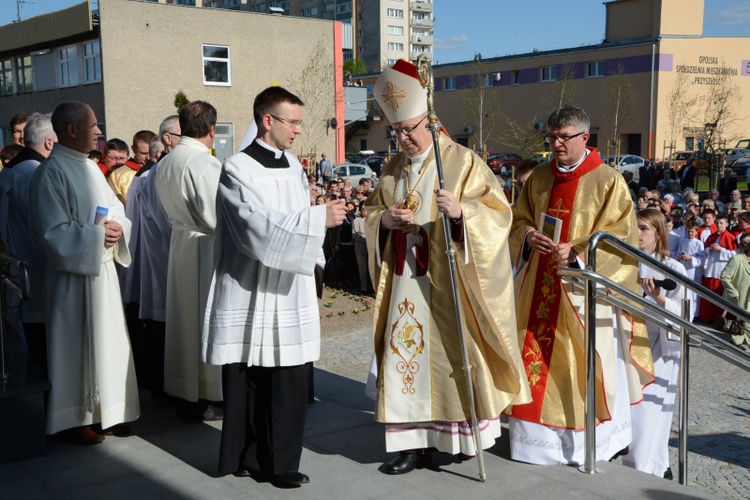 Nowy kościół już Bogu poświęcony