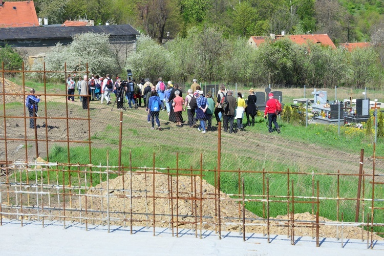 Od krzyża do krzyża - Konradów