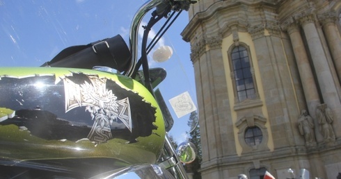Patriotycznie, duchowo i motocyklowo