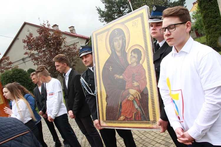 Krzyż i ikona w Radłowie