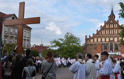 Przed bocheńską bazyliką