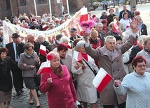 Marsz Seniorów przeszedł od gorzowskiej katedry do Urzędu Miasta. W magistracie były poczęstunek i wiosenna potańcówka.