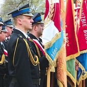 Pielgrzymka strażaków od sześciu lat odbywa się szlakiem sanktuariów Maryjnych diecezji płockiej.