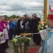 ▼	Odnowienie przyrzeczeń chrzcielnych nad brzegiem Wisły. 