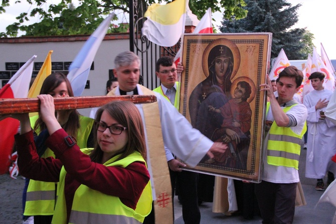 Symbole ŚDM w mieleckiej bazylice