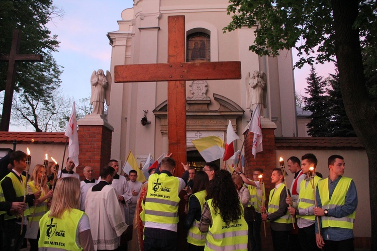 Symbole ŚDM w mieleckiej bazylice