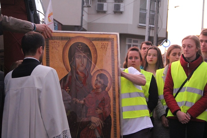 Symbole ŚDM w mieleckiej bazylice