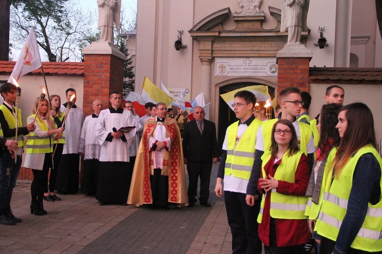 Symbole ŚDM w mieleckiej bazylice