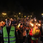 Procesja z symbolami ŚDM ulicami Mielca