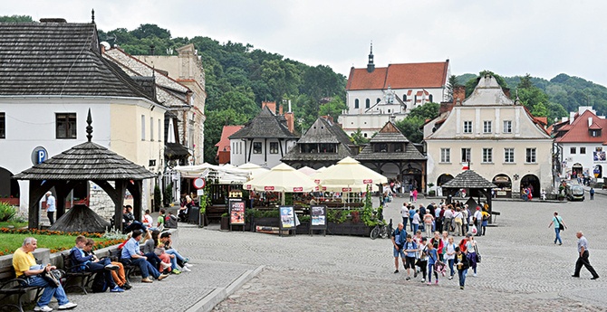 Rynek stracił funkcję typowo handlową, na straganach można znaleźć przede wszystkim pamiątki oferowane licznym turystom.