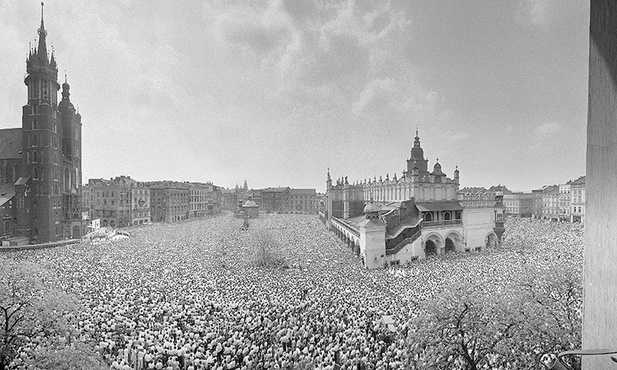 Pół miliona ludzi przyszło 19 maja 1981 r. na krakowski Rynek, aby wyrazić solidarność z Janem Pawłem II.
