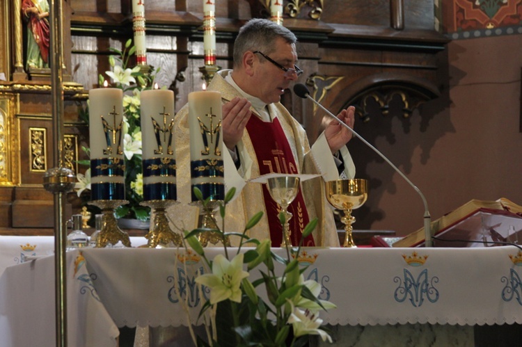 Symbole ŚDM w Szczurowej