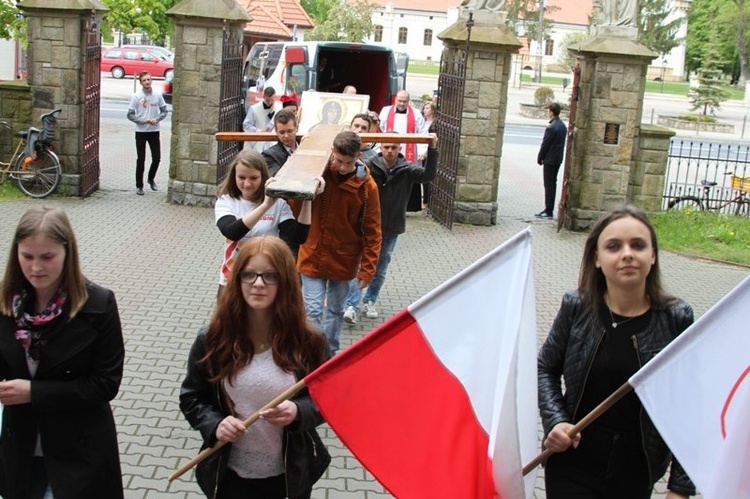 Symbole ŚDM w Szczurowej