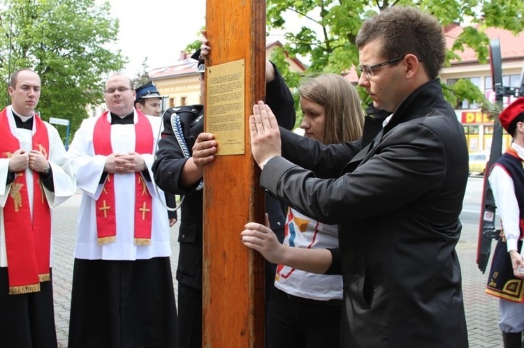 Symbole ŚDM w Szczurowej