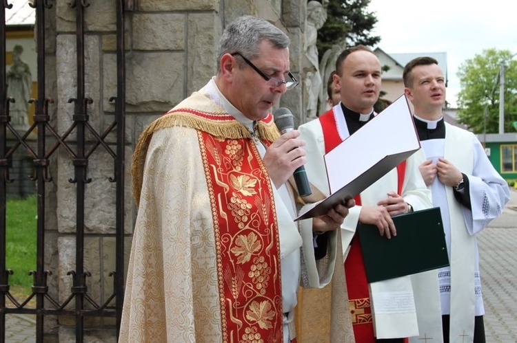 Symbole ŚDM w Szczurowej