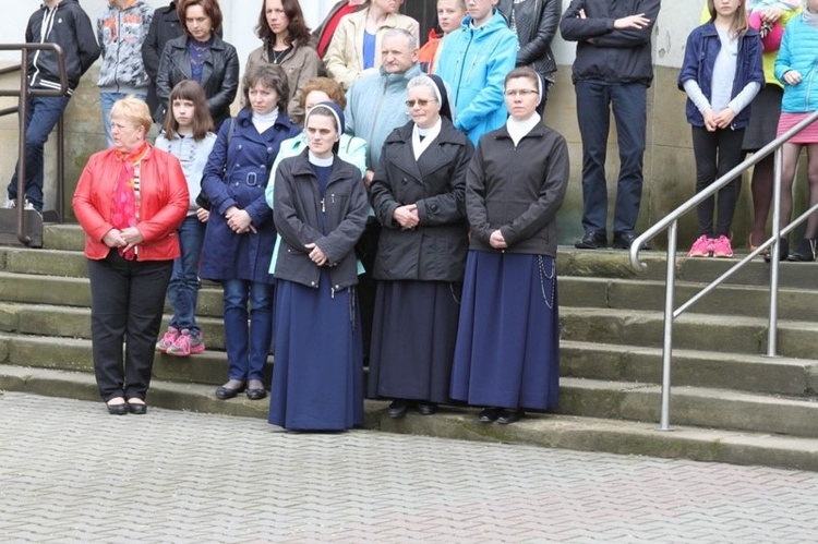 Symbole ŚDM w Szczurowej