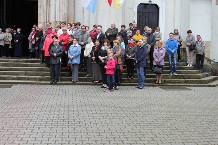 Symbole ŚDM w Szczurowej