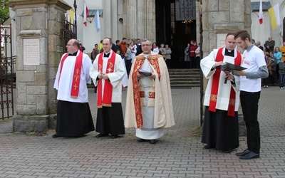 Symbole ŚDM w Szczurowej