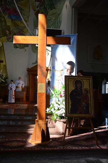 Symbole ŚDM w par. Trójcy Przenajświętszej w Mielcu