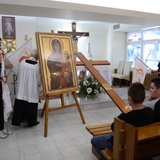 Symbole ŚDM w kaplicy szpitala w Mielcu