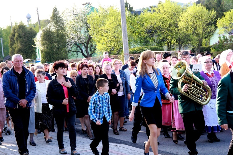 Maryjna procesja w Ptaszkowej